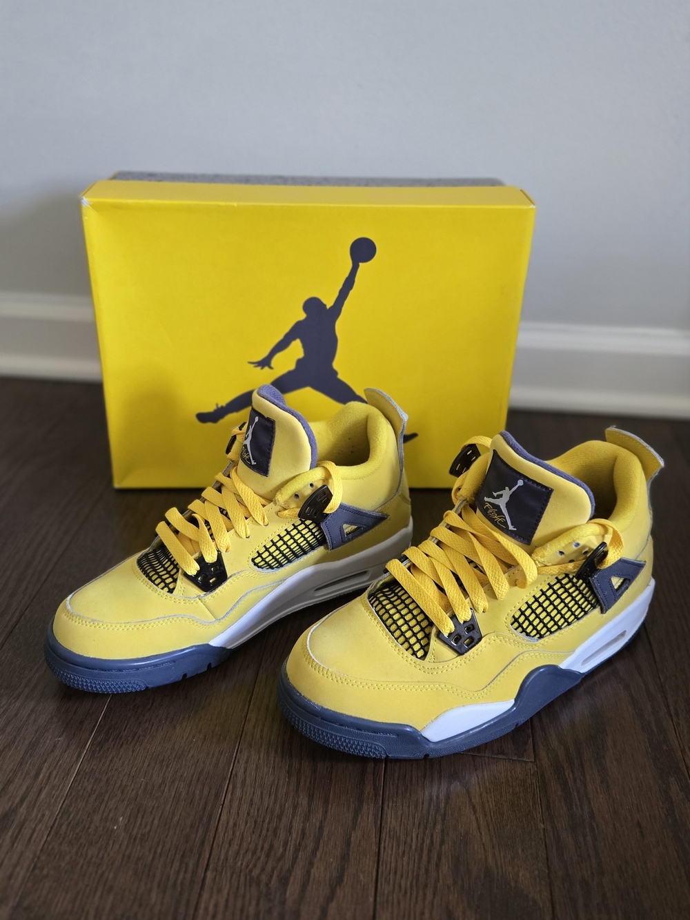 Air Jordan 4 Retro 'Lightning' 2021 Sneakers